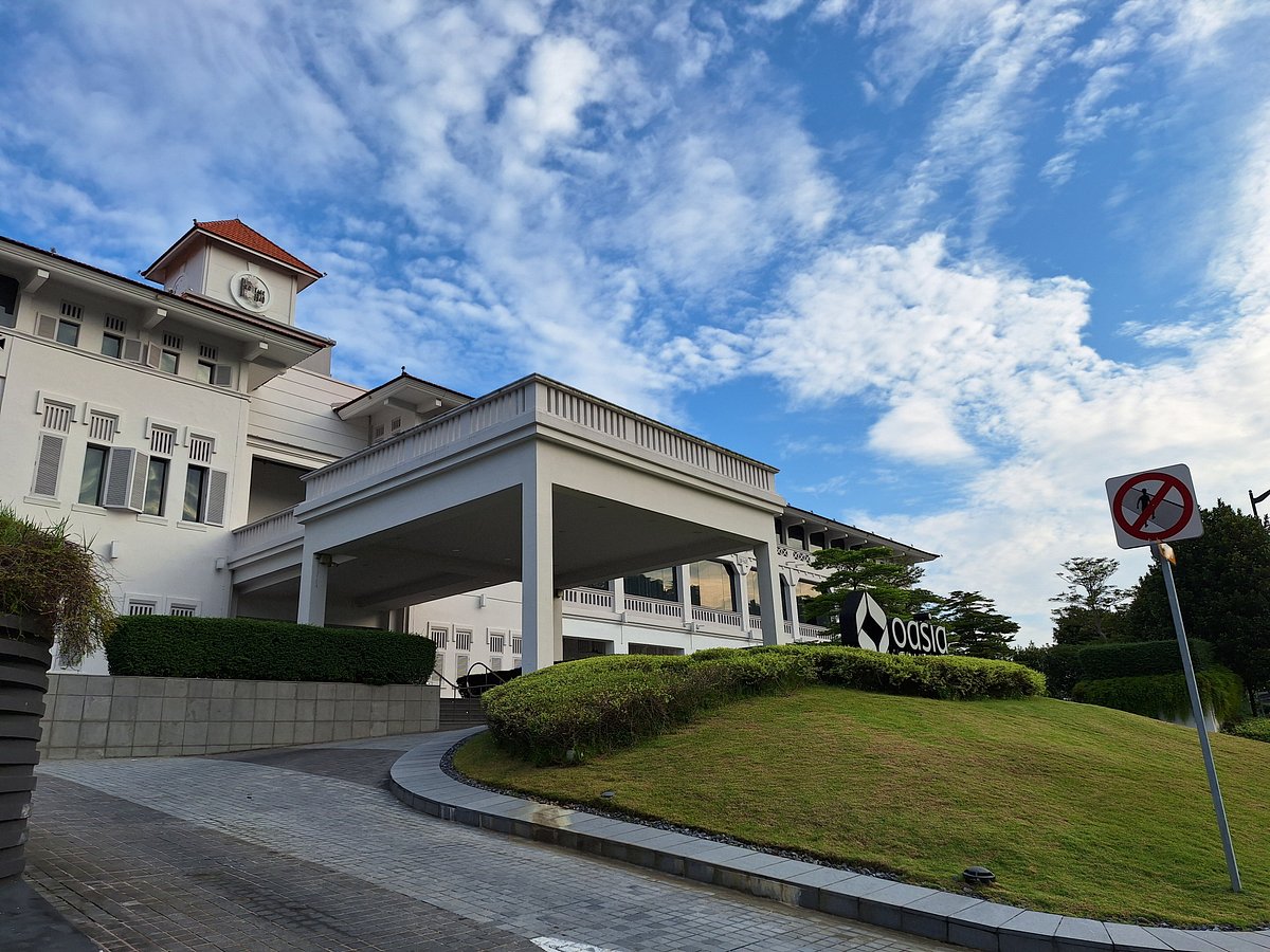 Oasia Resort Sentosa 1